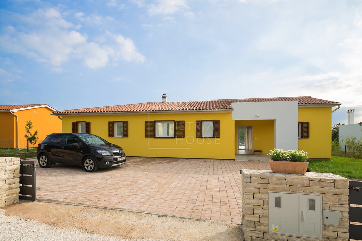 Svetvinčenat, okolica, Vila z odprtim pogledom in bazenom