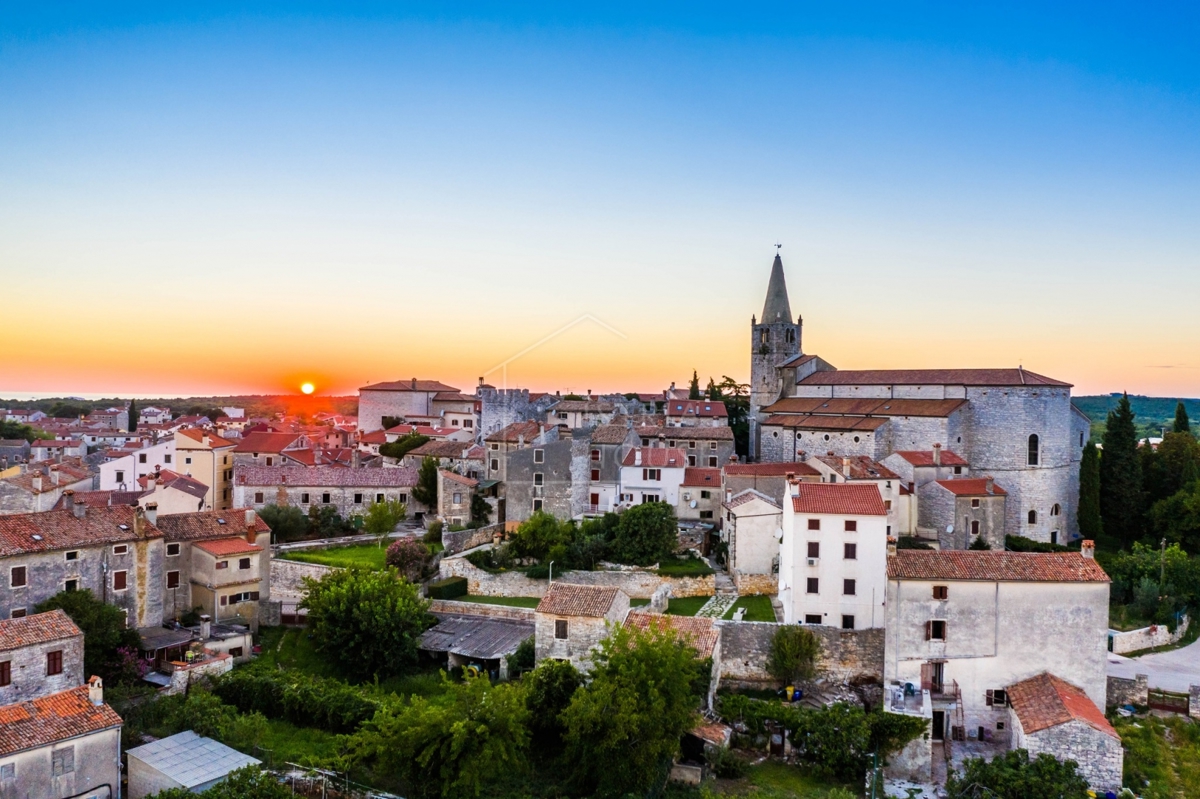 Rovinj, okolica, gradbeno zemljišče v središču mesta