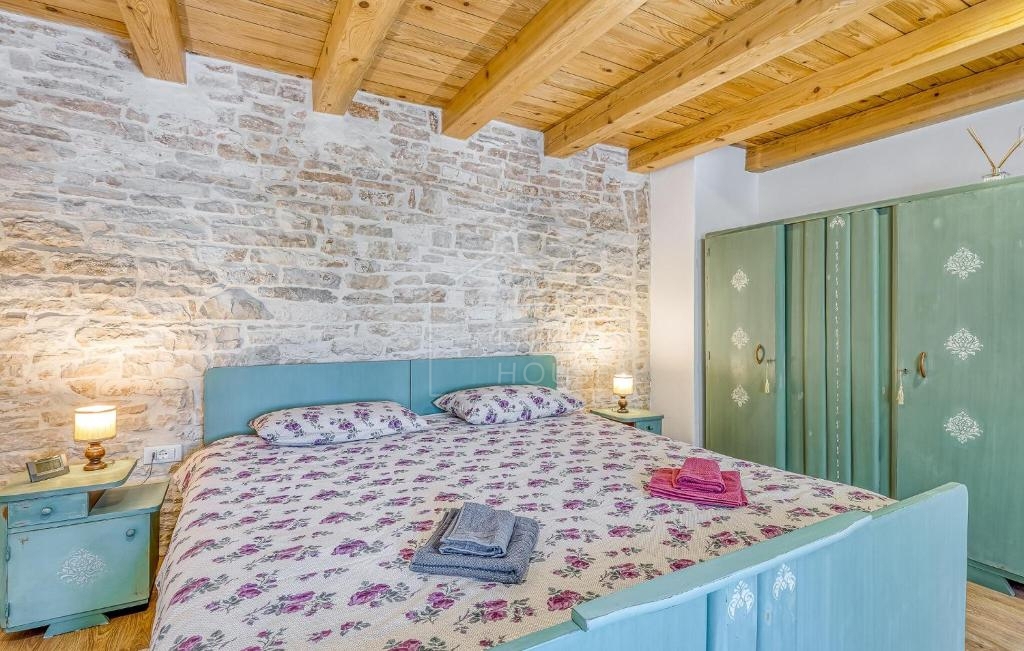 Kanfanar, okolica, prenovljena istrska hiša z bazenom