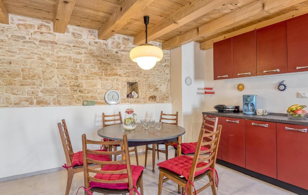 Kanfanar, okolica, prenovljena istrska hiša z bazenom