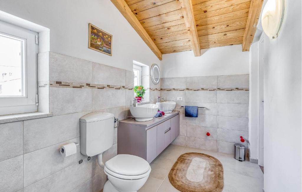 Kanfanar, okolica, prenovljena istrska hiša z bazenom