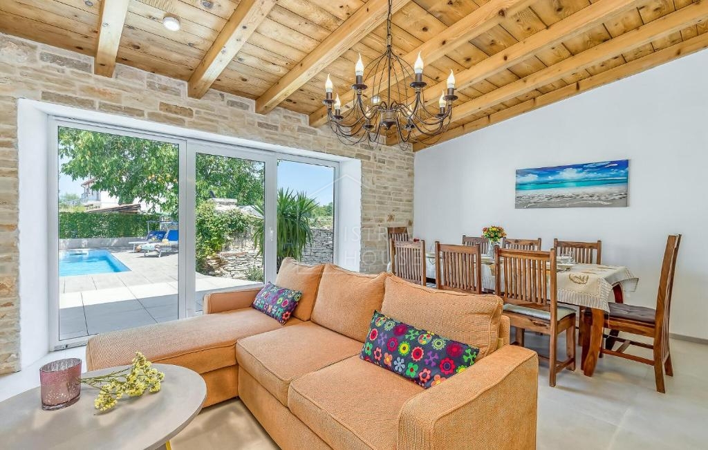 Kanfanar, okolica, prenovljena istrska hiša z bazenom