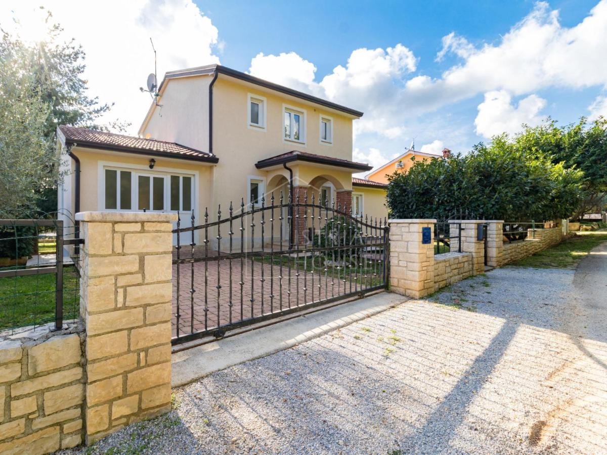 Poreč, okolica, počitniška hiša na obrobju naselja