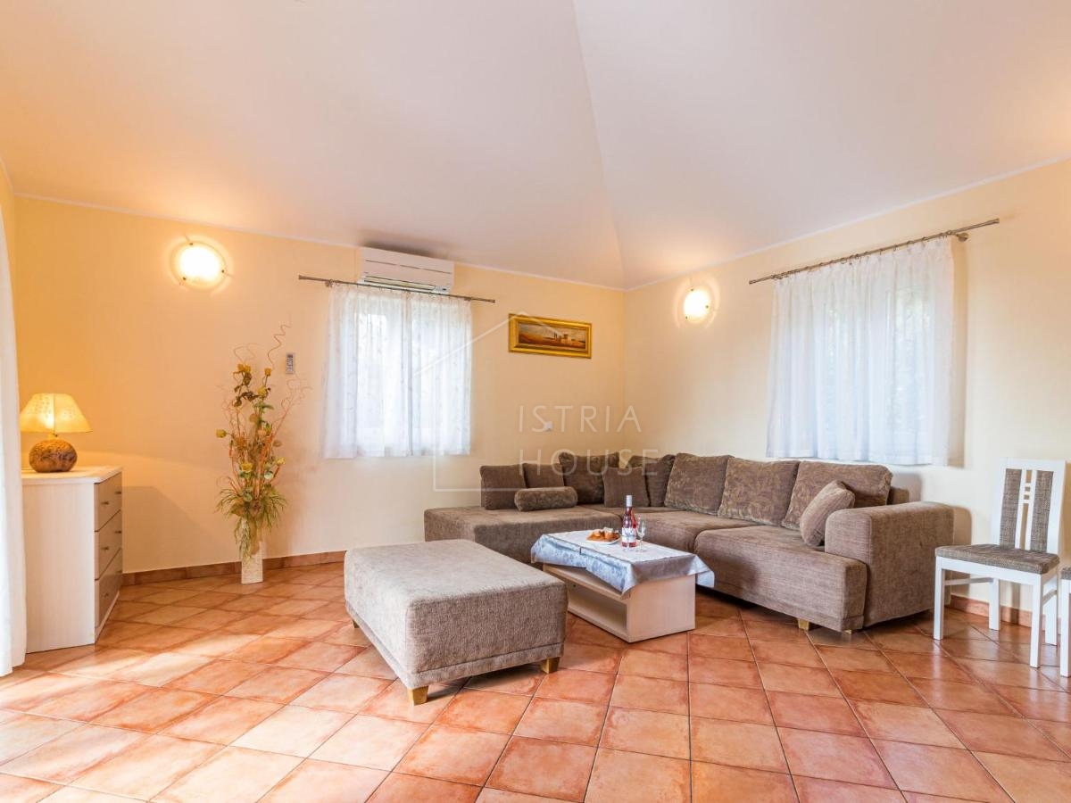 Poreč, okolica, počitniška hiša na obrobju naselja
