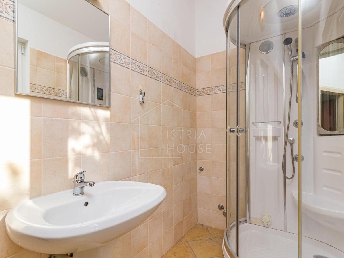 Poreč, okolica, počitniška hiša na obrobju naselja
