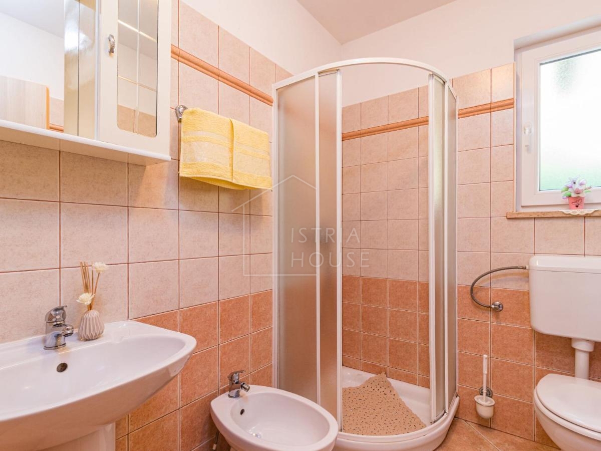 Poreč, okolica, počitniška hiša na obrobju naselja