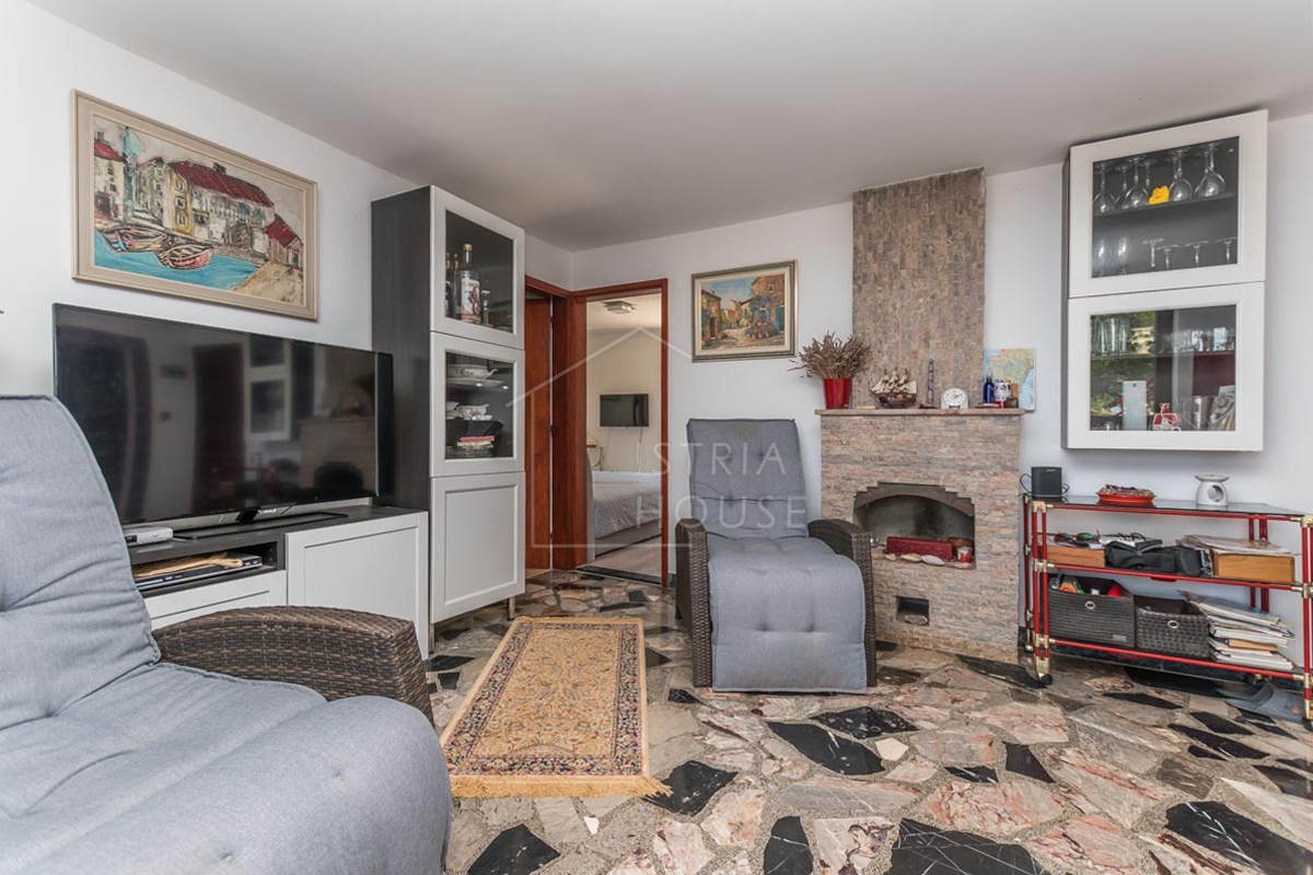 Novigrad, Hiša s tremi apartmaji 50 metrov od plaže