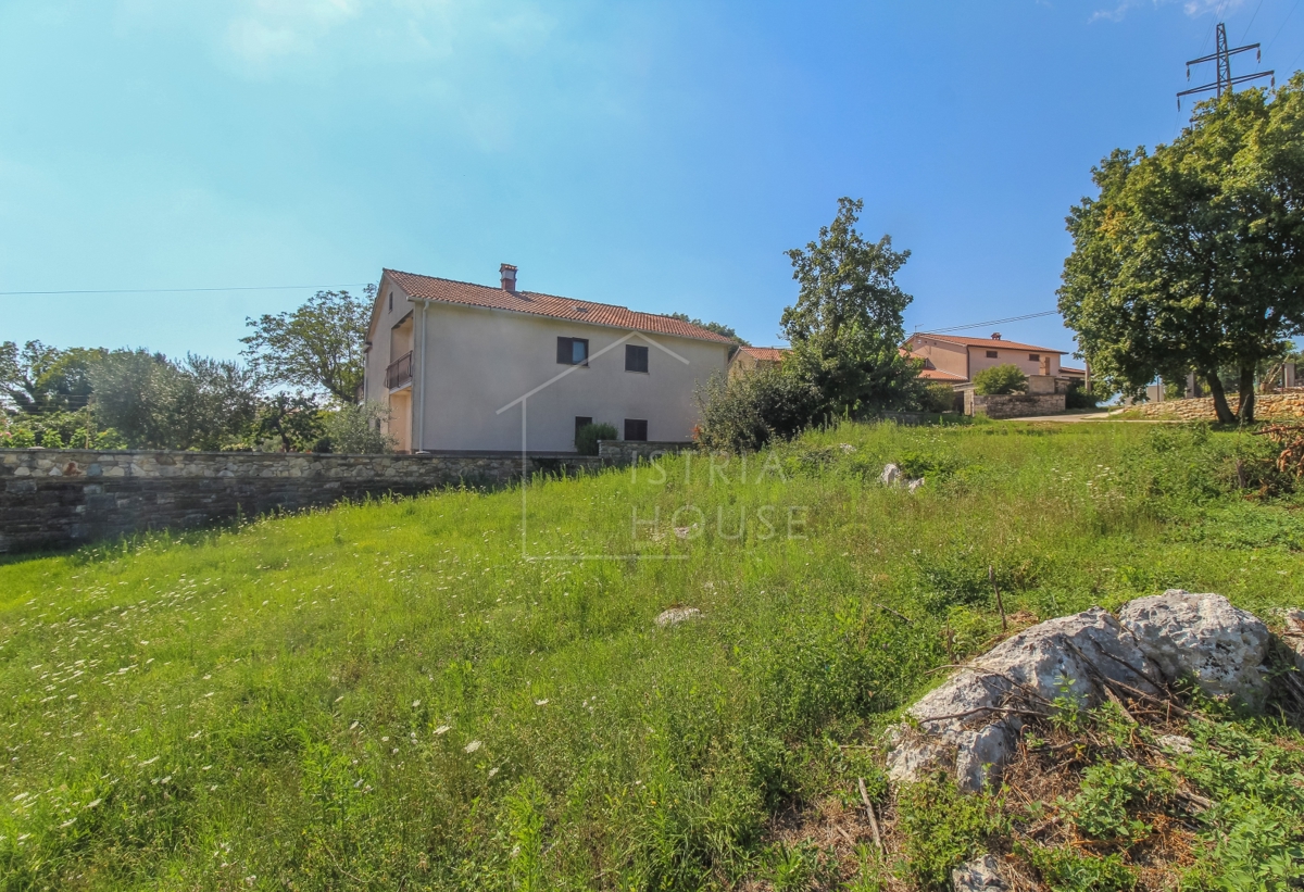Motovun, okolica, ugodno zazidljivo zemljišče
