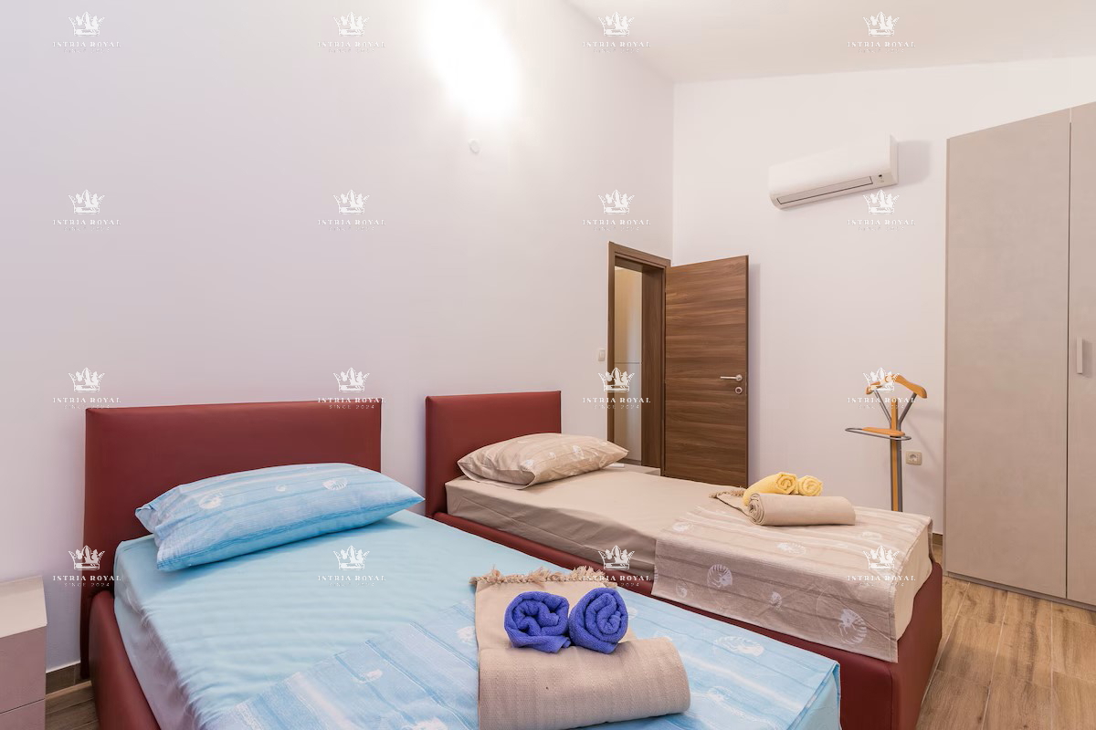 Samostojna hiša z bazenom na mirni lokaciji – Valdebek, Pula