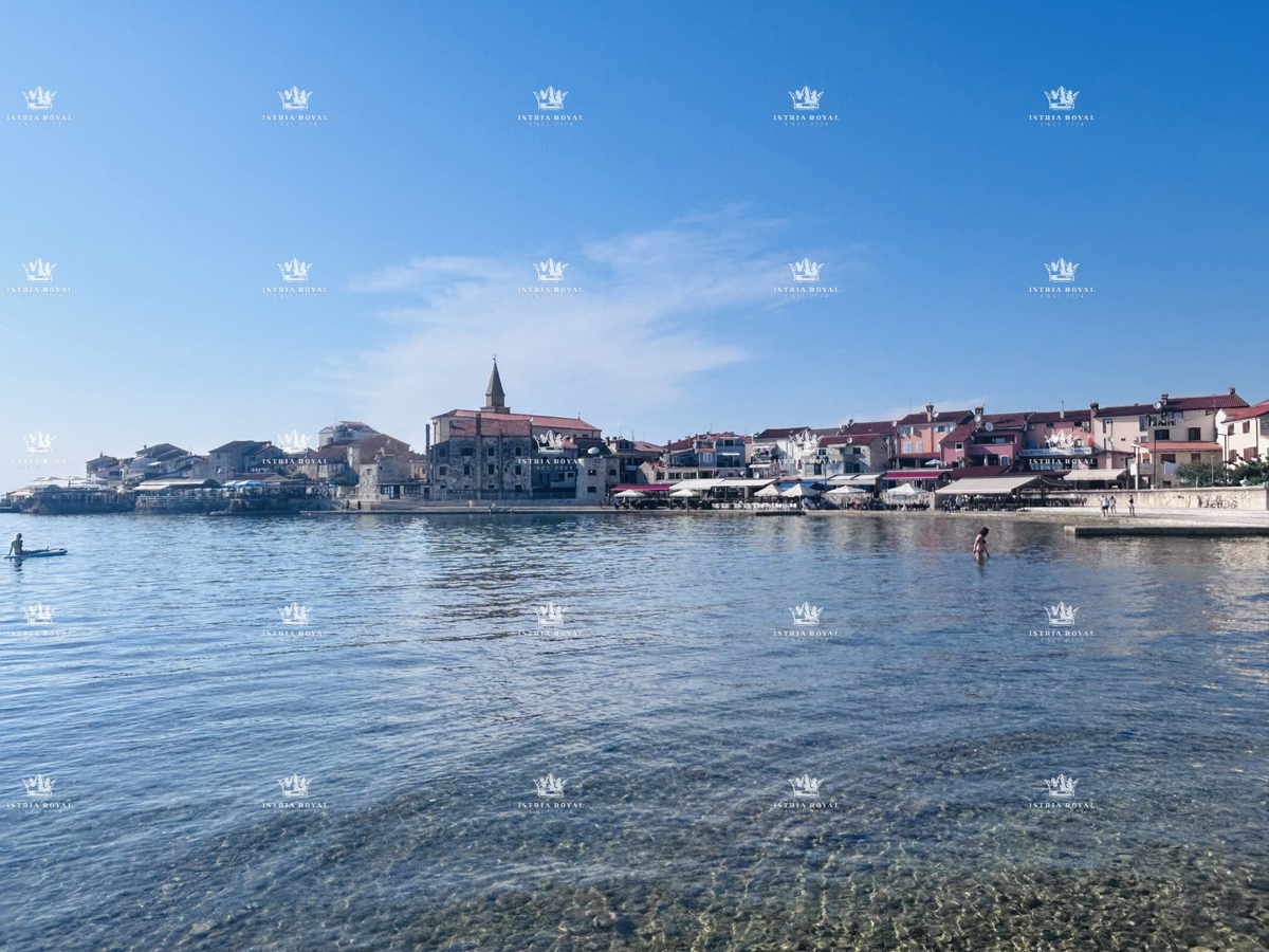 Istra, Umag, središče mesta, stanovanje 2S+DB, 90 m2, 40 m od morja