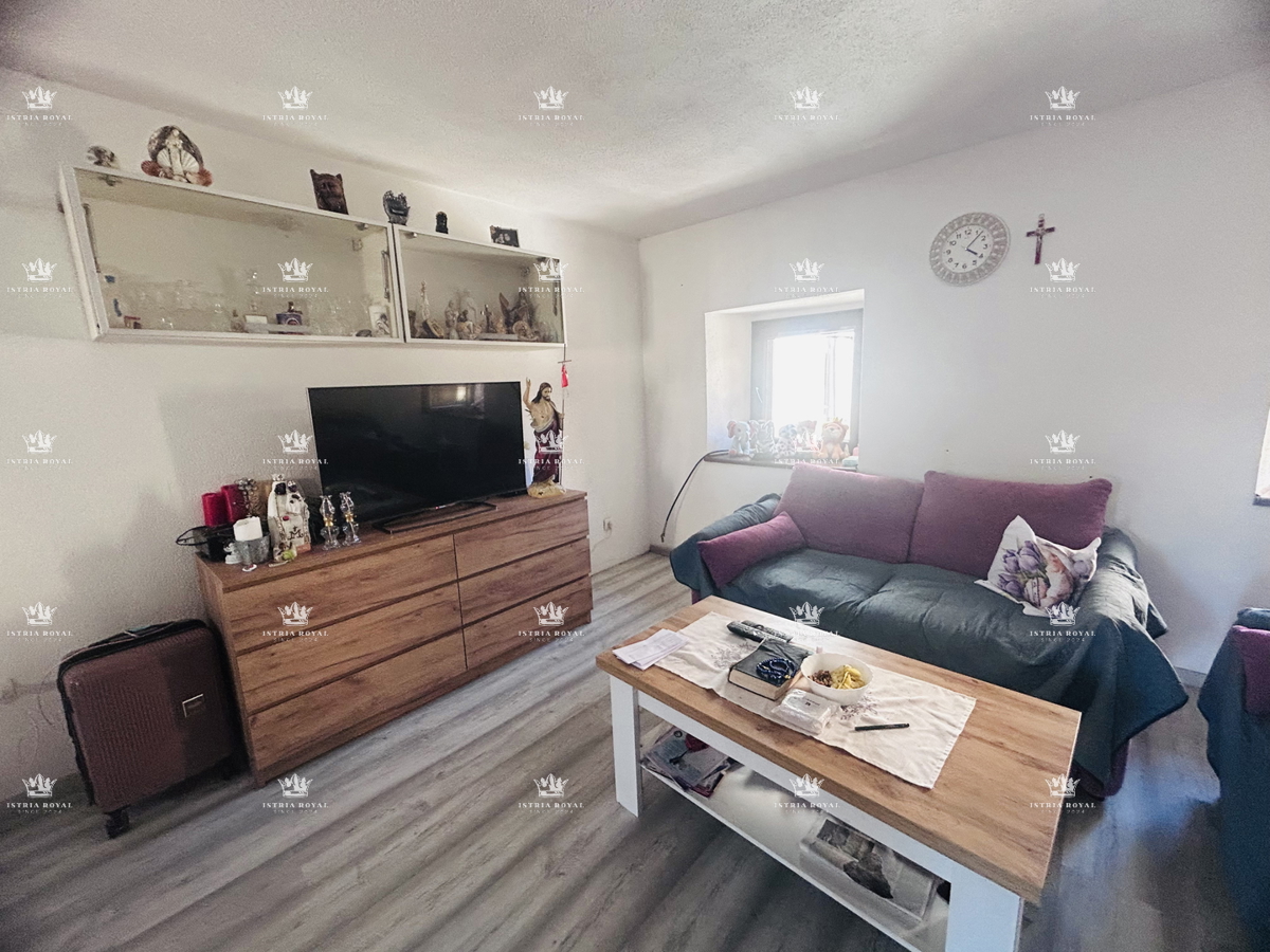 Istra, Umag, središče mesta, stanovanje 2S+DB, 90 m2, 40 m od morja