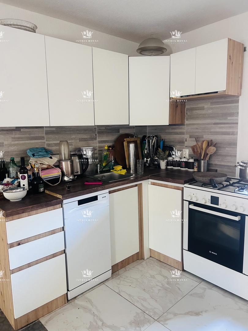 Istra, Umag, središče mesta, stanovanje 2S+DB, 90 m2, 40 m od morja