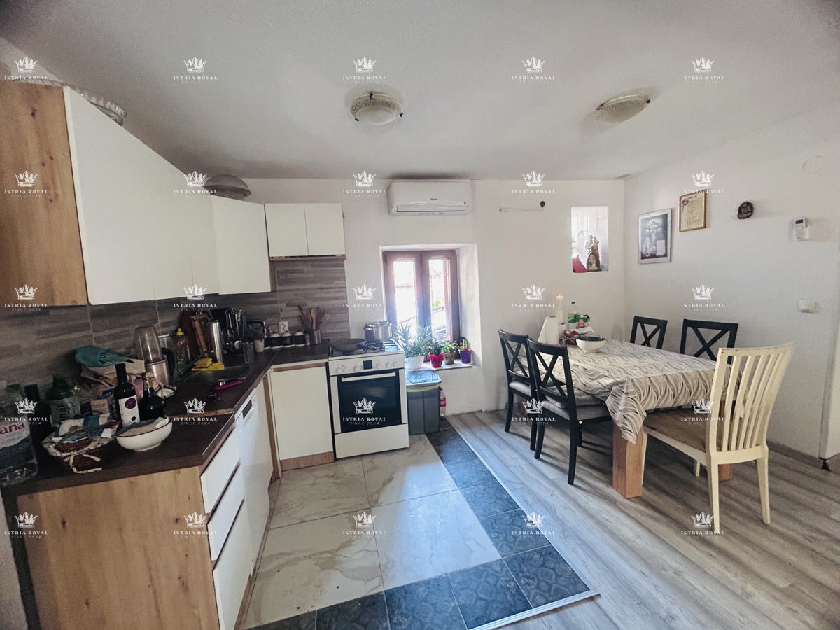 Istra, Umag, središče mesta, stanovanje 2S+DB, 90 m2, 40 m od morja