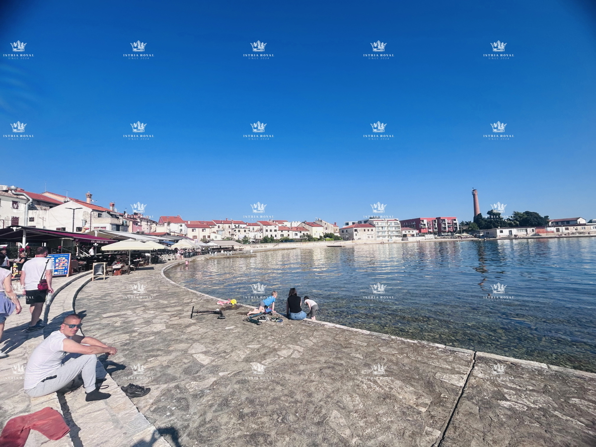 Istra, Umag, središče mesta, stanovanje 2S+DB, 90 m2, 40 m od morja