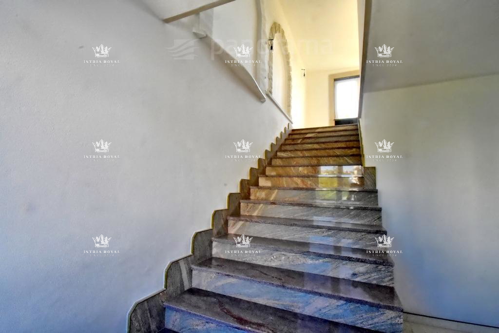 Luksuzna vila na prodaj v Medulinu – 602 m², pogled na morje, prva vrsta ob morju, Istra.
