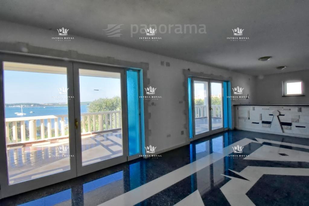 Luksuzna vila na prodaj v Medulinu – 602 m², pogled na morje, prva vrsta ob morju, Istra.