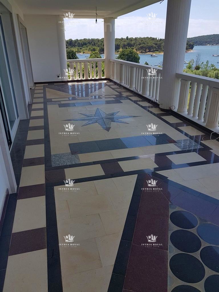 Luksuzna vila na prodaj v Medulinu – 602 m², pogled na morje, prva vrsta ob morju, Istra.