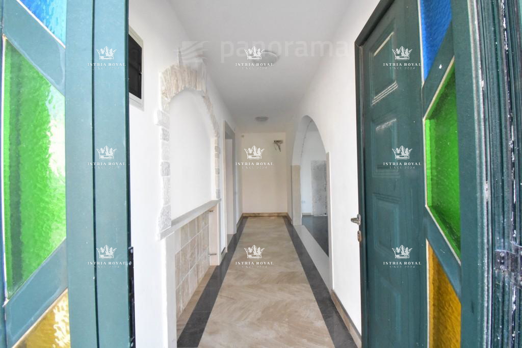 Luksuzna vila na prodaj v Medulinu – 602 m², pogled na morje, prva vrsta ob morju, Istra.