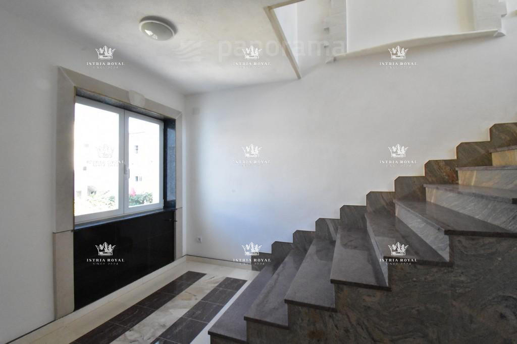 Luksuzna vila na prodaj v Medulinu – 602 m², pogled na morje, prva vrsta ob morju, Istra.