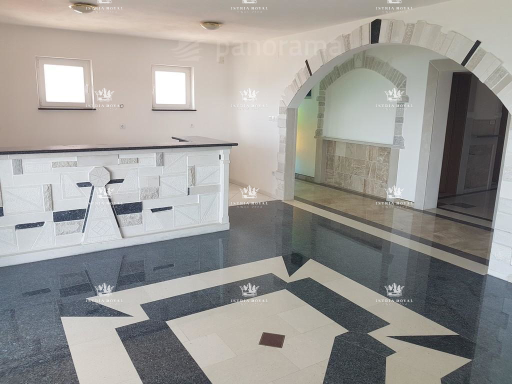 Luksuzna vila na prodaj v Medulinu – 602 m², pogled na morje, prva vrsta ob morju, Istra.