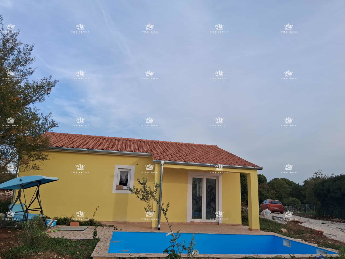 Prodam samostojno hišo s bazenom – Čabrunići pri Pulju | Legalizirano | Oddaljena 9 km od morja