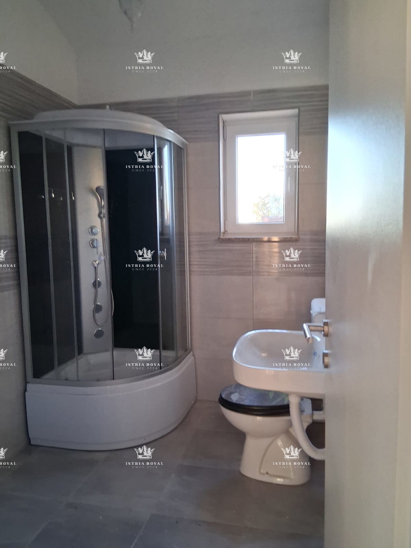 Prodam samostojno hišo s bazenom – Čabrunići pri Pulju | Legalizirano | Oddaljena 9 km od morja