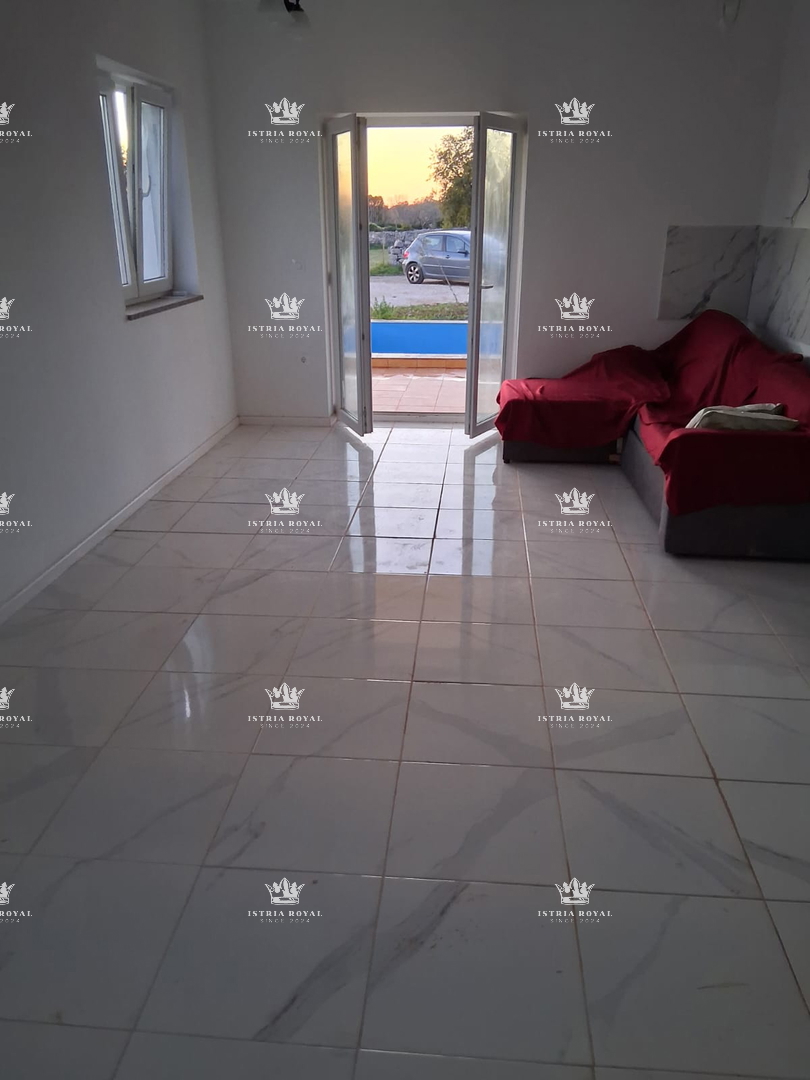 Prodam samostojno hišo s bazenom – Čabrunići pri Pulju | Legalizirano | Oddaljena 9 km od morja