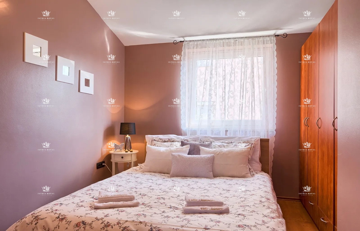 V PRODAJO – Luksuzna vila s bazenom in wellnessom v Pulju, 260 m², 4 stanovanja, 650 m od morja