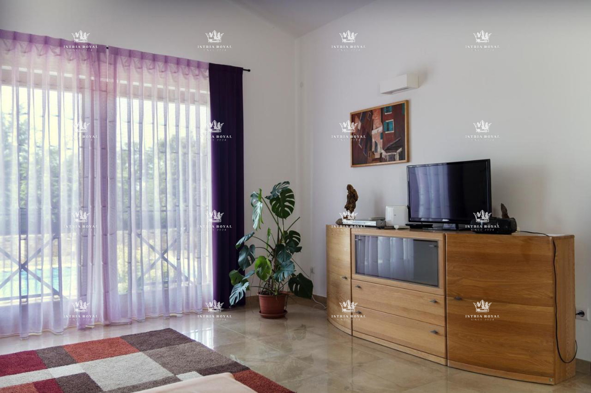 Prodaja hiše na Istri – novogradnja s bazenom v Valturju, 4 prostori, 2 km od morja!