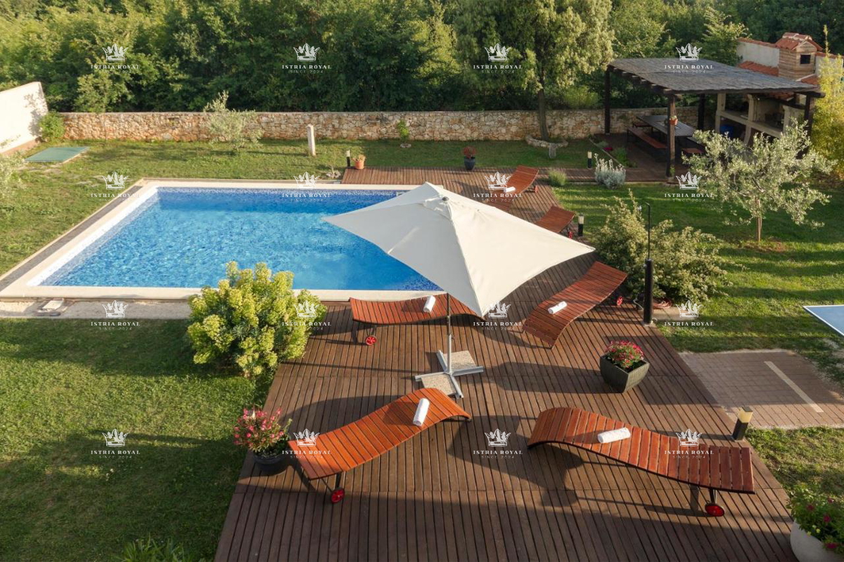 Prodaja hiše na Istri – novogradnja s bazenom v Valturju, 4 prostori, 2 km od morja!