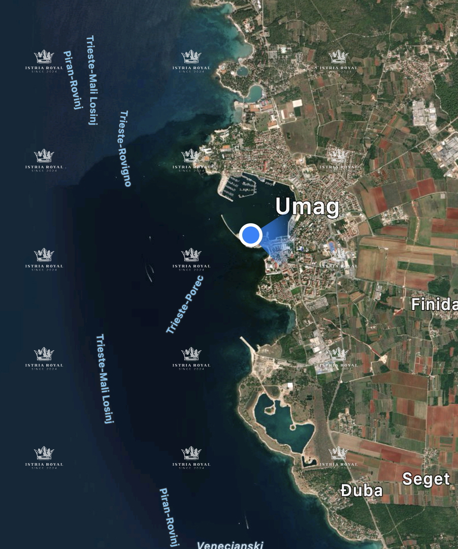 Istra, Umag, hiša 200 m2 za adaptacijo, 3 stanovanja, prva vrsta ob morju, odprt pogled na morje, središče mesta