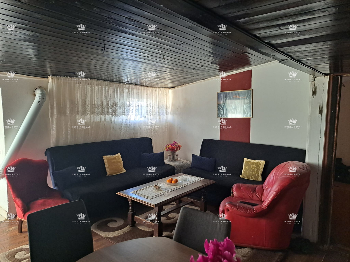 Istra, Umag, hiša 200 m2 za adaptacijo, 3 stanovanja, prva vrsta ob morju, odprt pogled na morje, središče mesta