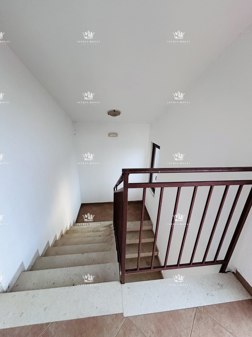 Istra, Bašanija, stanovanje 2SS+DB, 90 m2, tri terase, parkirišče, vrt 24 m2, miren del naselja