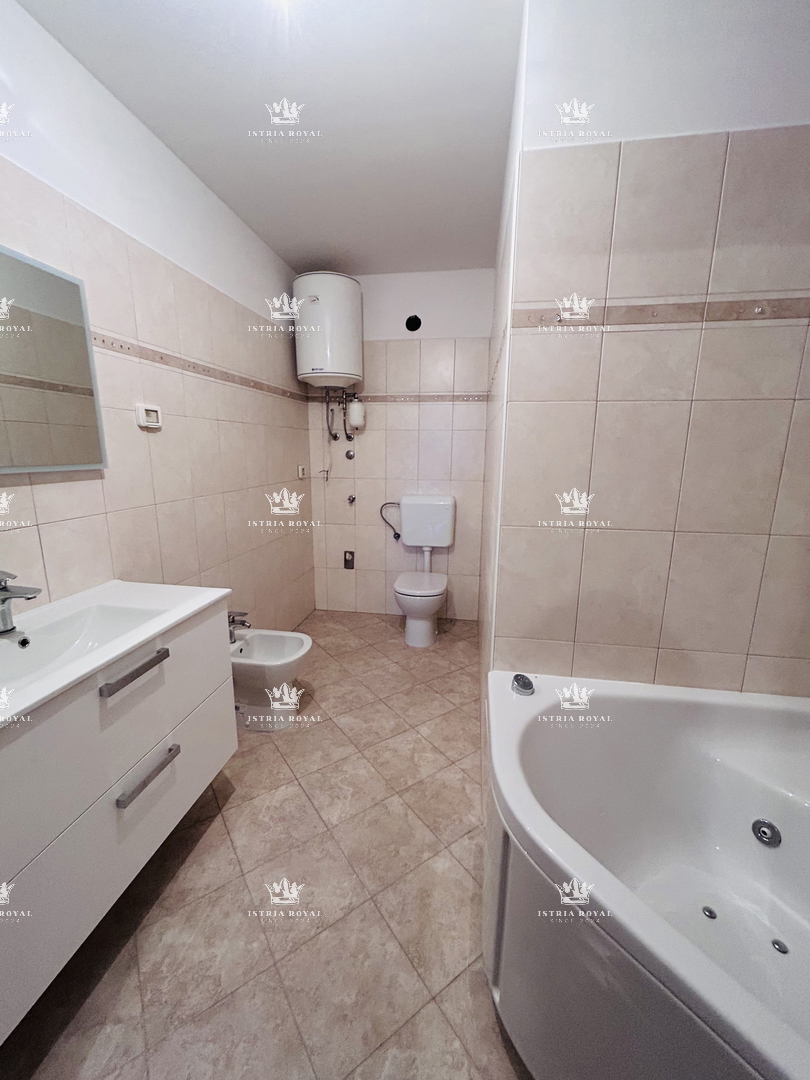 Istra, Bašanija, stanovanje 2SS+DB, 90 m2, tri terase, parkirišče, vrt 24 m2, miren del naselja