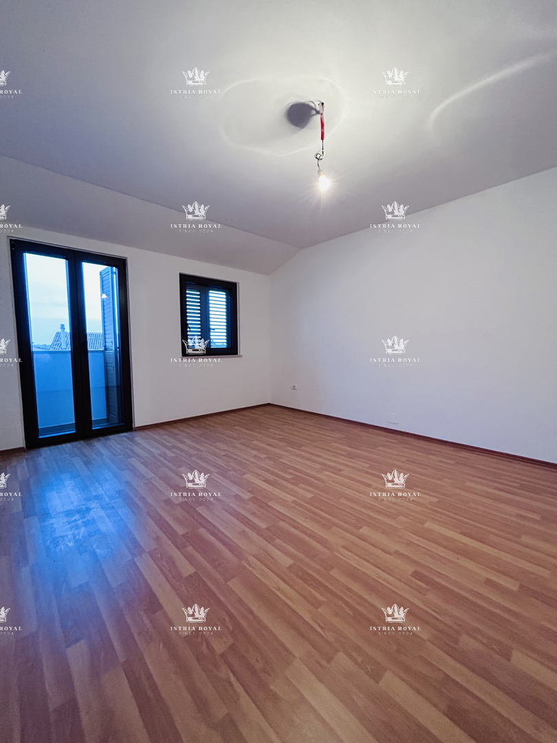 Istra, Bašanija, stanovanje 2SS+DB, 90 m2, tri terase, parkirišče, vrt 24 m2, miren del naselja