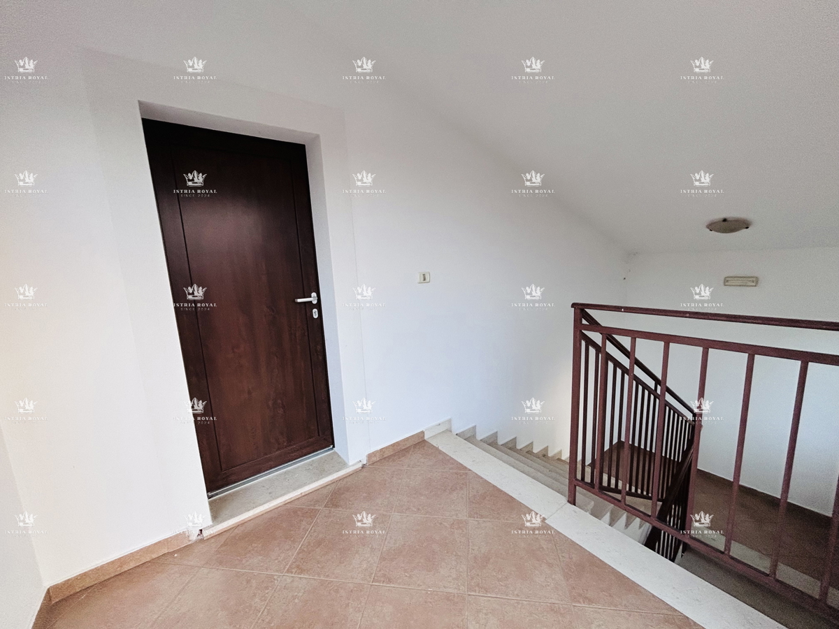 Istra, Bašanija, stanovanje 2SS+DB, 90 m2, tri terase, parkirišče, vrt 24 m2, miren del naselja