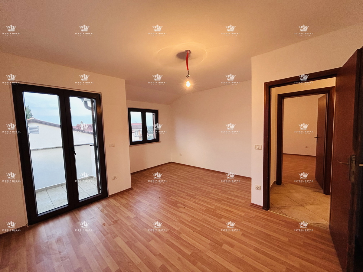 Istra, Bašanija, stanovanje 2SS+DB, 90 m2, tri terase, parkirišče, vrt 24 m2, miren del naselja