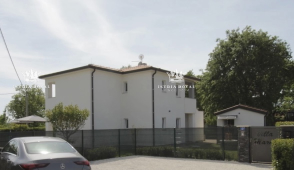 Istra, Umag, hiša z 2 stanovanji, 1 garsonjera, bazen, dvorišče