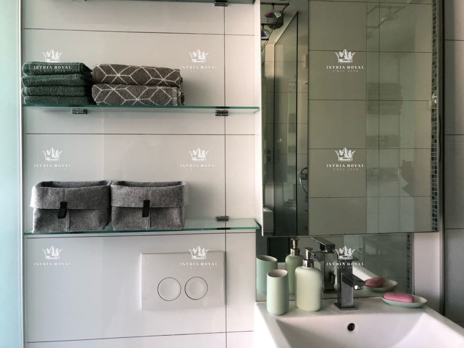 Istra, Červar Porat, stanovanje 47 m2, ob morju, prva vrsta ob morju, 1 soba + dnevna soba, terasa,