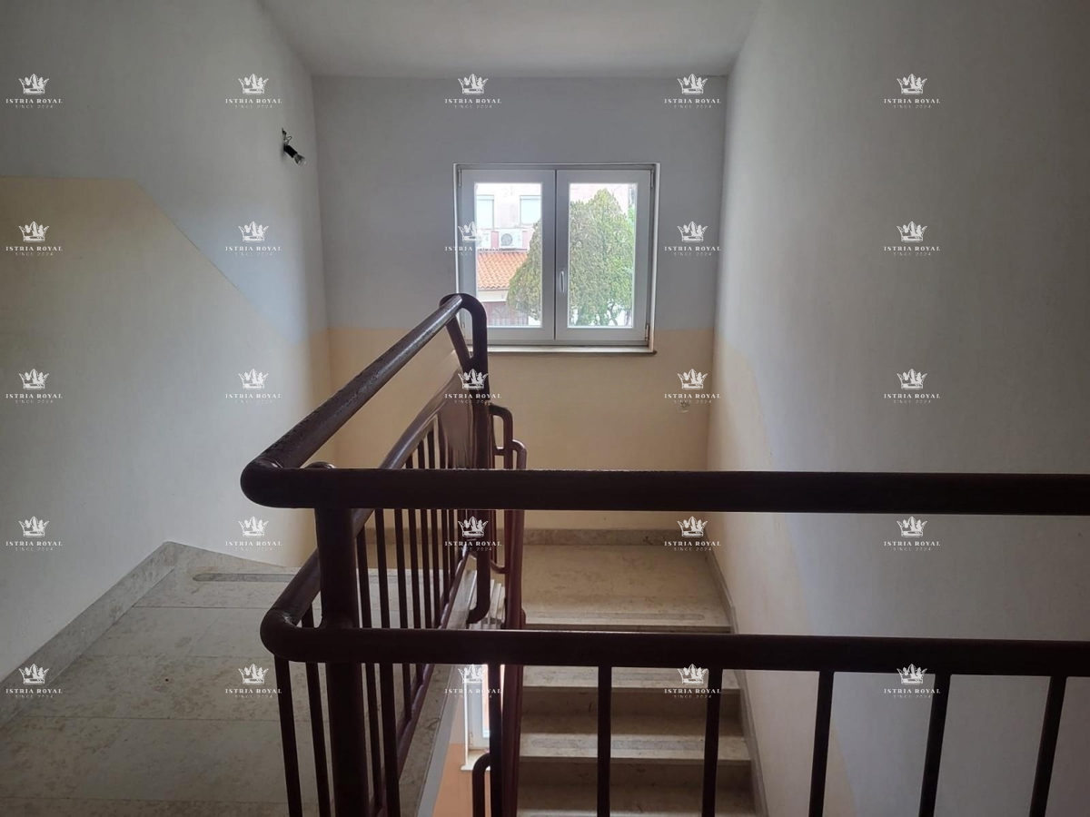 Istra, Pula, Vidikovac, prodaja trosobnega stanovanja za adaptacijo z odprtim pogledom na mesto.