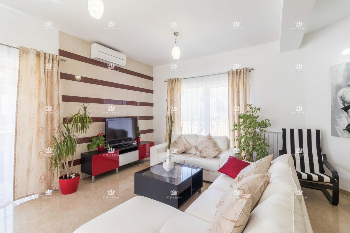 Luksuzna vila z bazenom na prodaj – Istra, Valtura (600 m², 9 kopalnic, 13 prostorov) | Idealno za turizem!