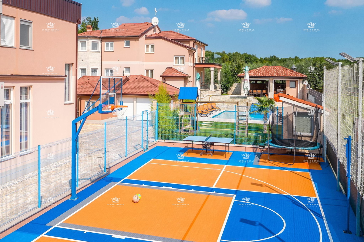 Luksuzna vila z bazenom na prodaj – Istra, Valtura (600 m², 9 kopalnic, 13 prostorov) | Idealno za turizem!