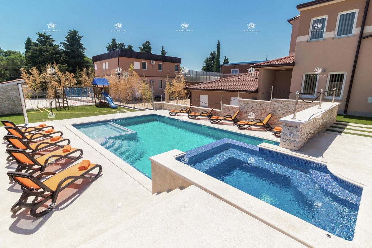 Luksuzna vila z bazenom na prodaj – Istra, Valtura (600 m², 9 kopalnic, 13 prostorov) | Idealno za turizem!