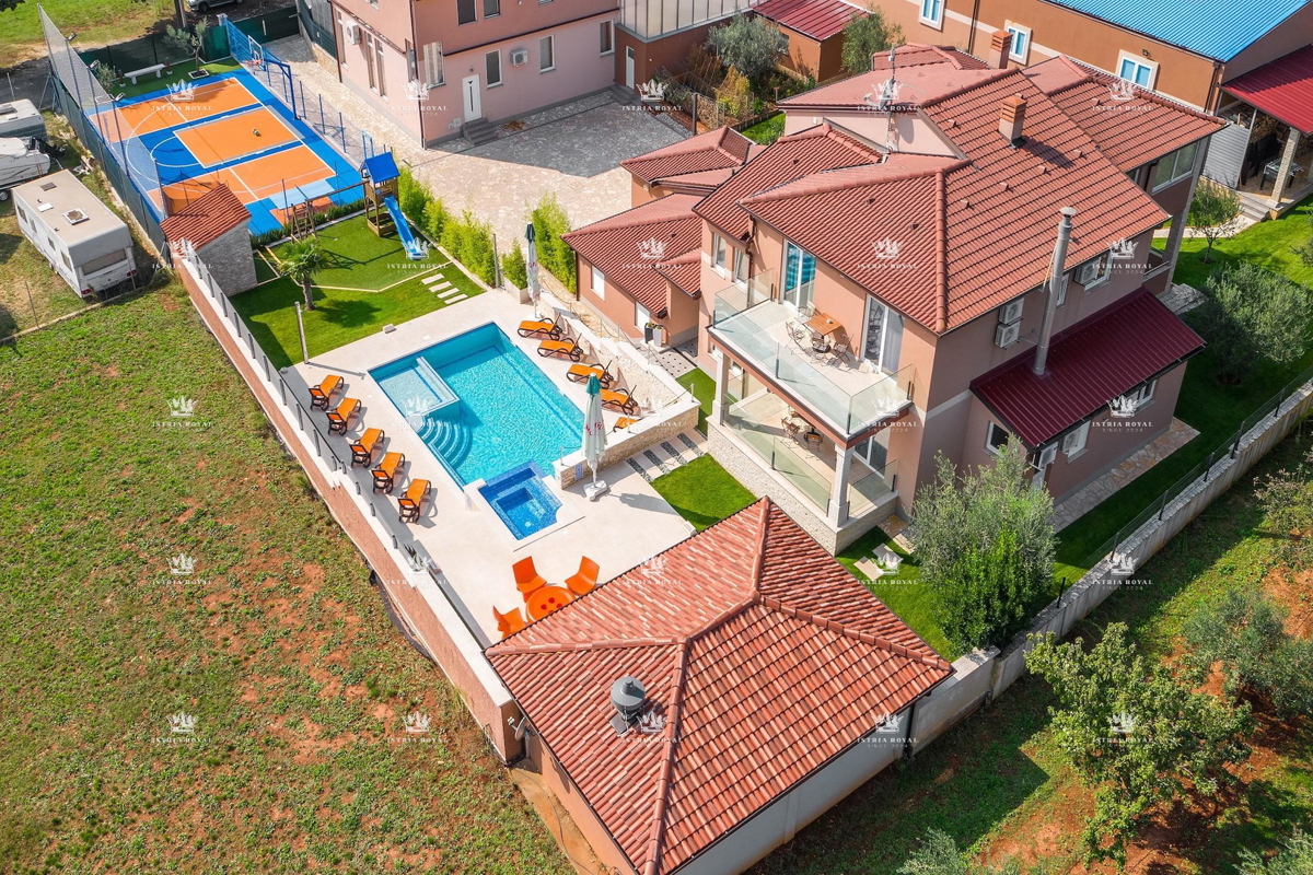 Luksuzna vila z bazenom na prodaj – Istra, Valtura (600 m², 9 kopalnic, 13 prostorov) | Idealno za turizem!