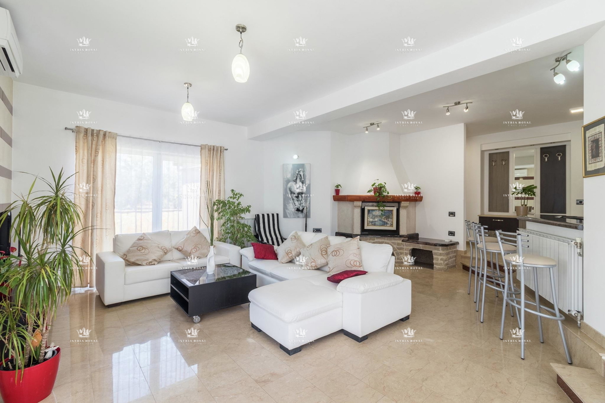 Luksuzna vila z bazenom na prodaj – Istra, Valtura (600 m², 9 kopalnic, 13 prostorov) | Idealno za turizem!