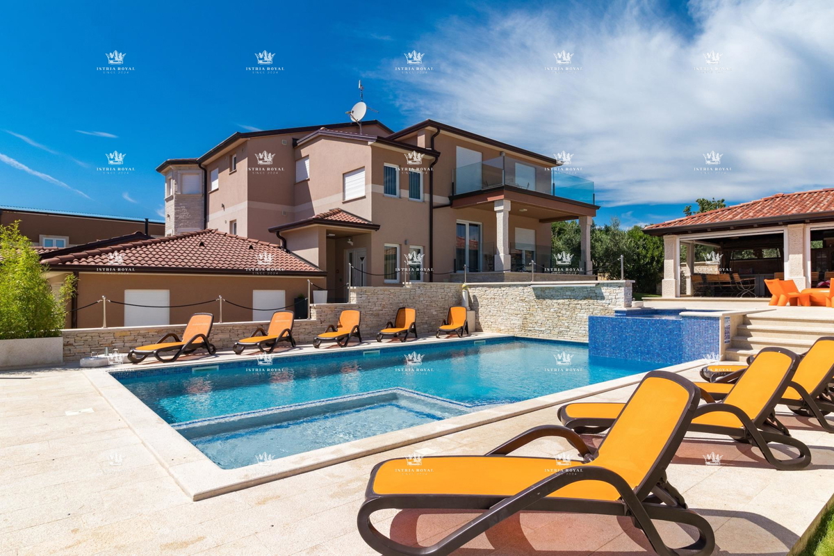 Luksuzna vila z bazenom na prodaj – Istra, Valtura (600 m², 9 kopalnic, 13 prostorov) | Idealno za turizem!