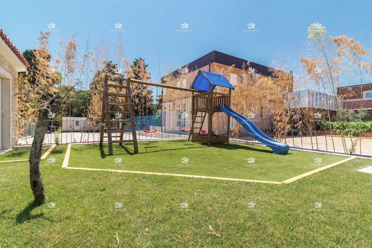 Luksuzna vila z bazenom na prodaj – Istra, Valtura (600 m², 9 kopalnic, 13 prostorov) | Idealno za turizem!