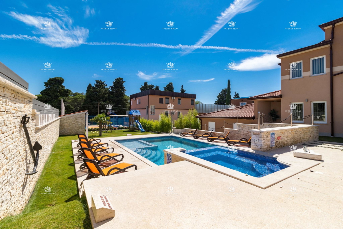 Luksuzna vila z bazenom na prodaj – Istra, Valtura (600 m², 9 kopalnic, 13 prostorov) | Idealno za turizem!