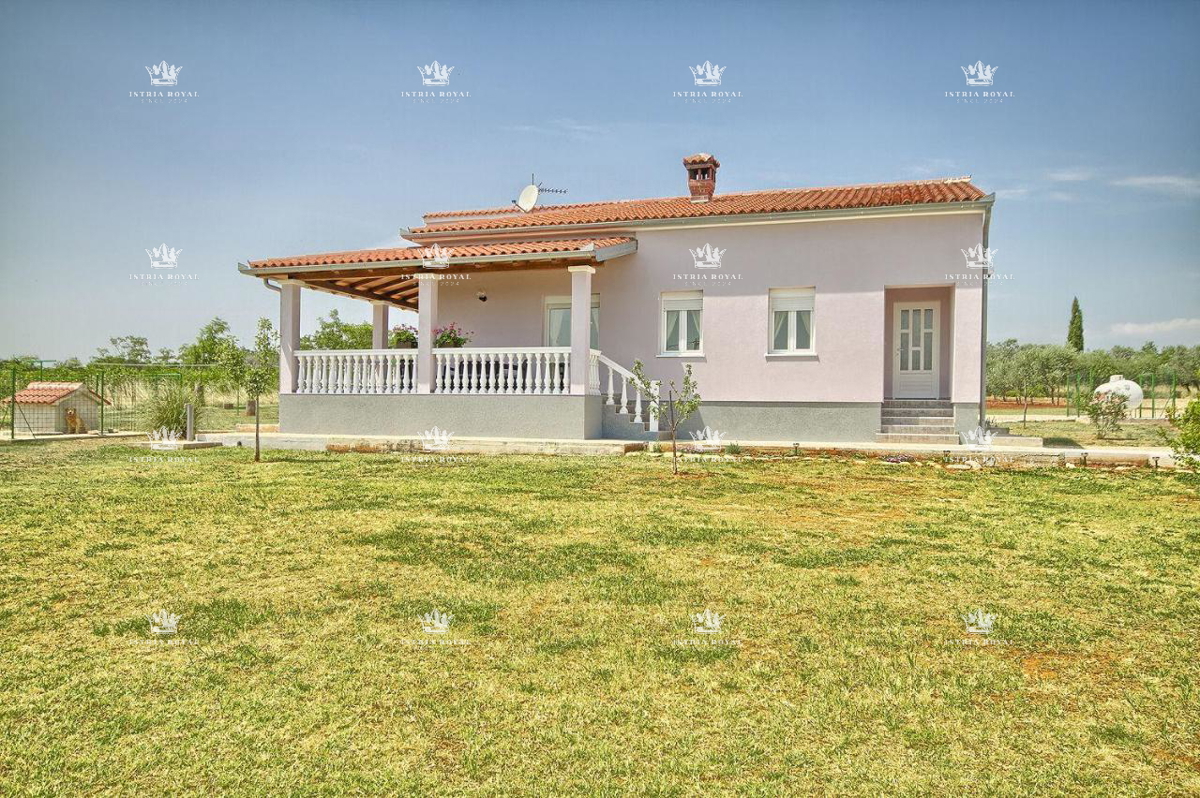 Na prodaj hiša Valtura – Samostojna pritlična hiša z veliko zemljiščem, 205 m², Istra