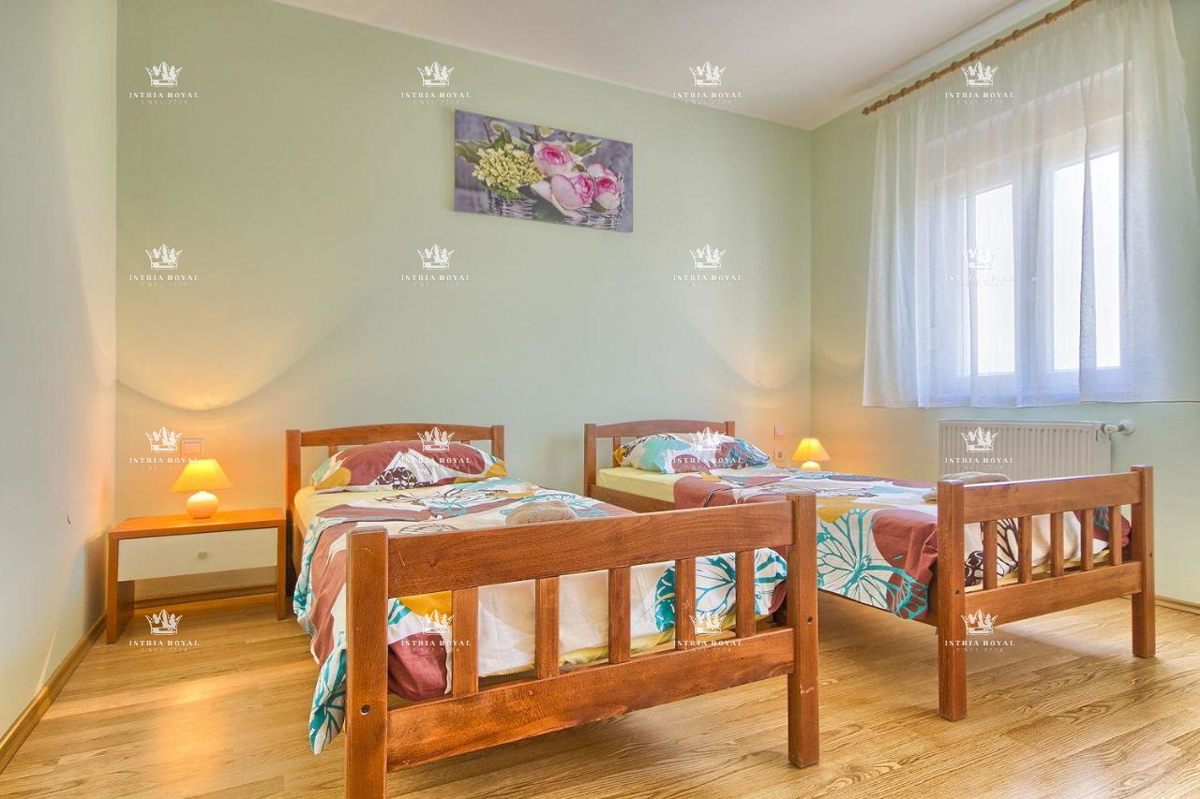 Na prodaj hiša Valtura – Samostojna pritlična hiša z veliko zemljiščem, 205 m², Istra